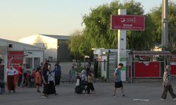 Malatyalı depremzede, gözyaşları içinde konteyner kentin boşaltılması için tebligat geldiğini anlattı: "Tamam, çıkalım da nereye gidelim? Neremiz var ki gidelim?"