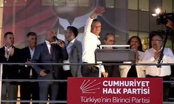 Özgür Özel: Bir kapkaççıyı baş tacı eden bir acizlikle karşı karşıyayız