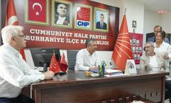 Özgür Özel, CHP Burhaniye İlçe Başkanlığını ziyaret etti