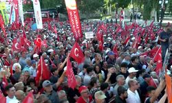 Özgür Özel: "Size 'al ananı da git' diyen değil; Çiftçi milletin efendisidir' diyen bir cumhurbaşkanı lazım