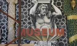 Pandemide yaşamını yitiren ressamın yarım kalan eseri Karacasu duvarlarında duruyor