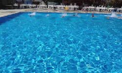 Turgutlu Belediyesi Yaz Spor Okulları yüzme kursu öğrencileri başarı belgelerini aldı 