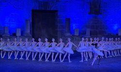 Aspendos'ta 'Kuğu Gölü' Balesi Ayakta Alkışlandı