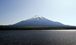 Japonya'da 102 yaşındaki dağcı, Fuji Dağı'nın zirvesine tırmanan en yaşlı kişi oldu