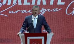 CHP Örgüt Temsilcileri Meclisi Toplantısı... Özgür Özel'den Erdoğan'a: "Bu ülkede yıllarca iktidarda kalmış biri olarak anılmak varken, ileride ders kitaplarına 'darbeci' olarak geçeceksin. Değer mi"