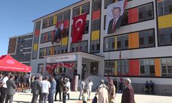 Malatya'da 2025-2026 eğitim yılı törenle başladı. Açılış töreninde AK Parti İl Başkanı konuşturuldu