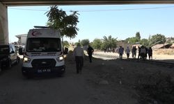 Malatya'da yük treninin çarptığı yaya ağır yaralandı