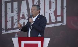 Özel’den sert sözler: “CHP’nin baba evine uzanan elleri millet pişman eder”