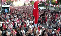 Özgür Özel'den sert çıkış: “Mansur Yavaş’a uzanan kirli elleri bu millet kırar”