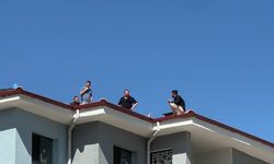 TOKİ işçisi parasını alamadığı iddiasıyla çatıya çıktı
