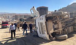 Malatya’da TOKİ Şantiyesinde Kamyon Devrildi: 1 Kişi Yaralandı