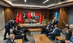 Özgür Özel, Sarıyer’deki çalışma ofisinde İstanbul ekibiyle buluştu
