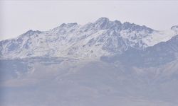Ardahan ve Kars’ın yüksek kesimlerinde kar ve sis etkili oldu