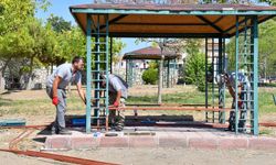 Yeşilyurt’ta parklar yenileniyor, sosyal alanlar hayat buluyor