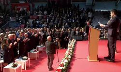 Özgür Özel: “Bir devir kapanacak, yeni bir devir açılacak. Ülkesini seven arkamdan gelsin”