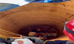 Ödemiş’te 80 yaşındaki adam 12 metrelik kuyuya düştü