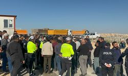 Malatya’da hafriyat kamyoncularından “haksız ceza” eylemi: “Ehliyetlerimiz giderse bize kim ekmek verecek?”