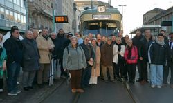 Frankfurt’ta “Tramvayda Çiğ Köfte ve Baklava Partisi” Bu Yıl 12’nci Kez Büyük İlgi Gördü