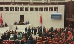 TBMM’de Atatürk ve Kanal İstanbul Tartışması Gerginliğe Dönüştü: Vekiller Birbirinin Üzerine Yürüdü