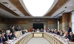 CHP’den Torba Yasaya Sert Tepki: “Belediyelere Cumhurbaşkanı Vizesi, TOKİ’ye Dokunulmazlık”