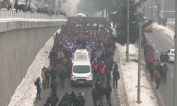 Halep’teki çatışmalara karşı Diyarbakır’da yürüyüş: DEM Parti’den “mücadele sürecek” mesajı