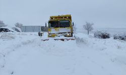 Bin 989 Kilometrelik Kar Mesaisi: Büyükşehir Ekipleri 86 Mahallede Sahada