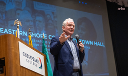 Demokrat Senatör Van Hollen’dan İran Uyarısı: “Irak’ı Unuttuk mu?”