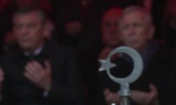 Özgür Özel ve Mansur Yavaş Kahramanmaraş’ta: Deprem Şehitliğinde Duygusal Buluşma