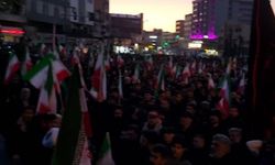 İran’da Yas Sokağa Taştı: Tahran ve Meşhed’de Kalabalıklar Toplandı