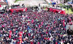 Özgür Özel’den "Polis Kamerası" Tepkisi: "Paparazi Kamerasına Döndüren Düşmüşlüğe Yazıklar Olsun!"