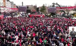 Özgür Özel’den Sert Çıkış: “İstiklal Marşı Türkçe Okunacak, Bölücülüğe Asla İzin Vermeyeceğiz”