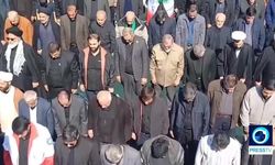 Tahran'da Hamaney Sonrası İlk Cuma: Binlerce Kişi Sokaklara Döküldü