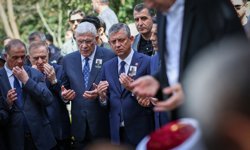 Cindoruk’un Cenazesinde Soğuk Rüzgarlar! Kılıçdaroğlu Özgür Özel’in Elini Sıkmadı: O Anlar Gündem Oldu!