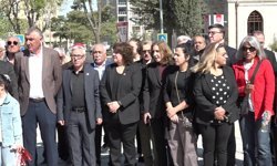 CHP Malatya İl Örgütü 23 Nisan dolayısıyla Atatürk Anıtı'na çelenk koydu: Atatürk, bu ülkenin geleceğini çocuklara emanet etti