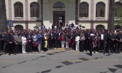 Manisa’da 486 Yıllık Gelenek Zirve Yaptı: 10 Ton Mesir Macunu Şifa Niyetiyle Halka Saçıldı!