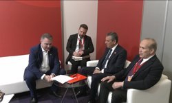 Özgür Özel Barselona'da Dünya Liderleriyle Buluştu: Avusturya Şansölye Yardımcısı ile Kritik Görüşme