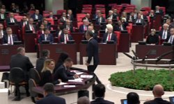 Özgür Özel’den Meclis Kürsüsünde Tarihi Uyarı: "Ateşle Oynuyorsunuz, Bu Millet Boyun Eğmez!"