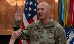 Pentagon’da Büyük Deprem! ABD Savunma Bakanı Hegseth Kara Kuvvetleri Komutanı’nı Görevden Aldı: Sırada Kim Var?