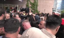 CHP Genel Merkezi'ne biber gazlı baskın: Özgür Özel ve milletvekilleri Meclis'e yürüyor!