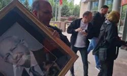 Kemal Kılıçdaroğlu'nun fotoğrafı, CHP Genel Merkezi'ne asıldı