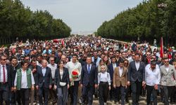 Özgür Özel Gençlerle Anıtkabir’e Yürüyecek: CHP’den 19 Mayıs İçin “Gençlik Değiştirecek” Çağrısı