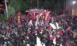 Özgür Özel: "Tehlike Bitene Kadar Bu Binadayım!"