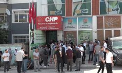 CHP Malatya'da İpler Tamamen Koptu: Çilingirli Devir Teslime "Hain" Posterli Protesto!