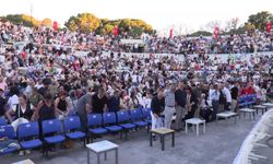 İzmir'de 400 dansçıyla görsel şölen: Başkan Nilüfer Çınarlı Mutlu'dan duygusal mesaj!