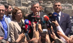 Diyarbakır'da Tarihi Karşılama! Özgür Özel'den Selahattin Demirtaş Mesajı: "Başımızın Gözümüzün Üstündedir"