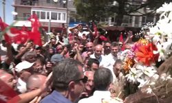 CHP Lideri Özgür Özel Niğde'de Sandık Resti Çekti: "Öyle 50 Artı 1 Değil, Yüzde 70'le Değiştireceğiz!"