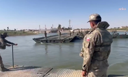 Fırat Nehri'nde Can Pazarı: Sivilleri Taşıyan Feribot Köprüye Çarparak Battı!