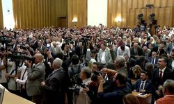 Özgür Özel’den Salonu Sallayan Giriş ve Sert Mesajlar: "Her Son Bir Başlangıçtır, Masumiyetlerinin Kefiliyiz!"