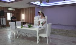 Sağır Çiftin Mutluluğuna Sessiz Tanık: İzmir'de İşaret Diliyle Unutulmaz Nikâh