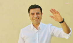 Siyasette Ezber Bozan Zirve: Saadet Partisi Lideri Mahmut Arıkan, Selahattin Demirtaş'ı Cezaevinde Ziyaret Etti!